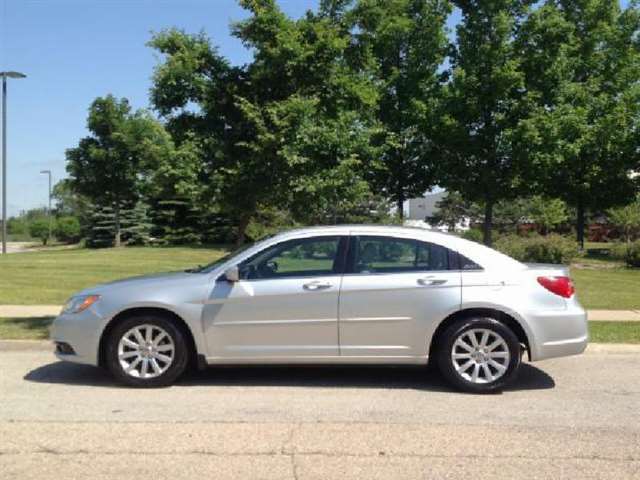 2012 Chrysler 200 Touring 4dr Sedan